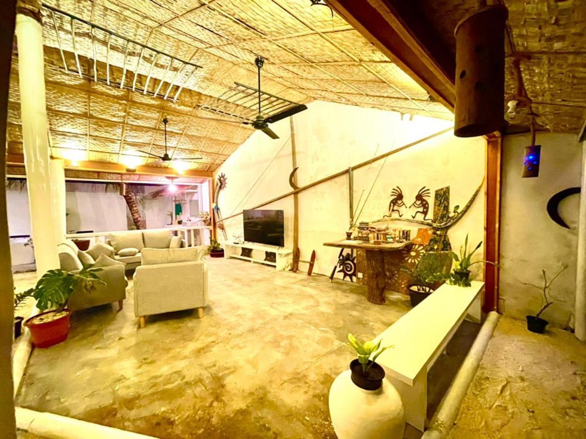 Dhiffushi Island Villa Exterior photo