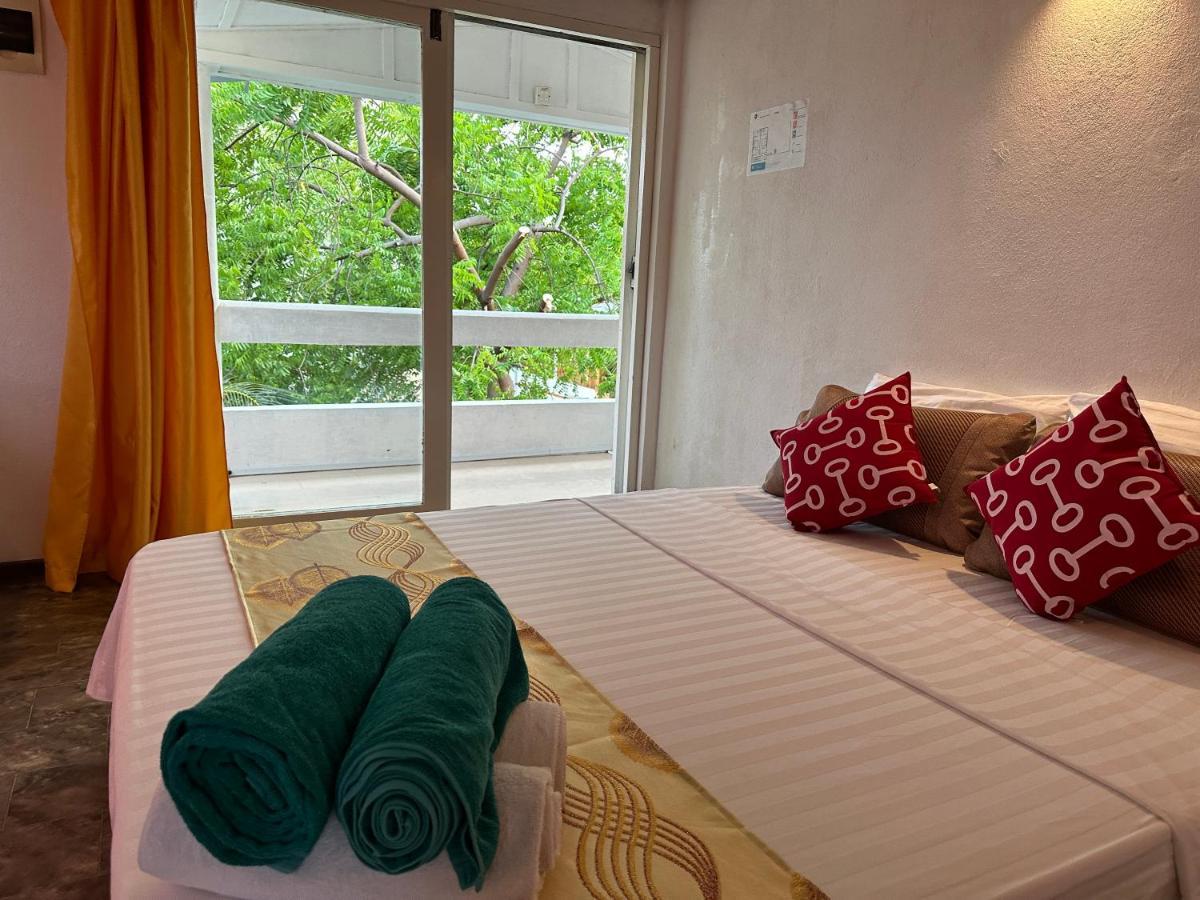 Dhiffushi Island Villa Exterior photo