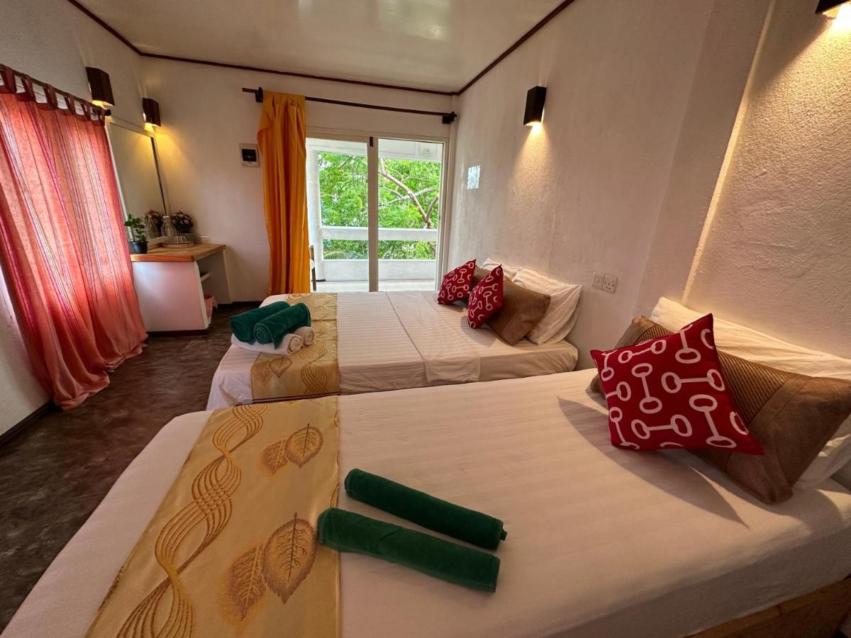 Dhiffushi Island Villa Exterior photo