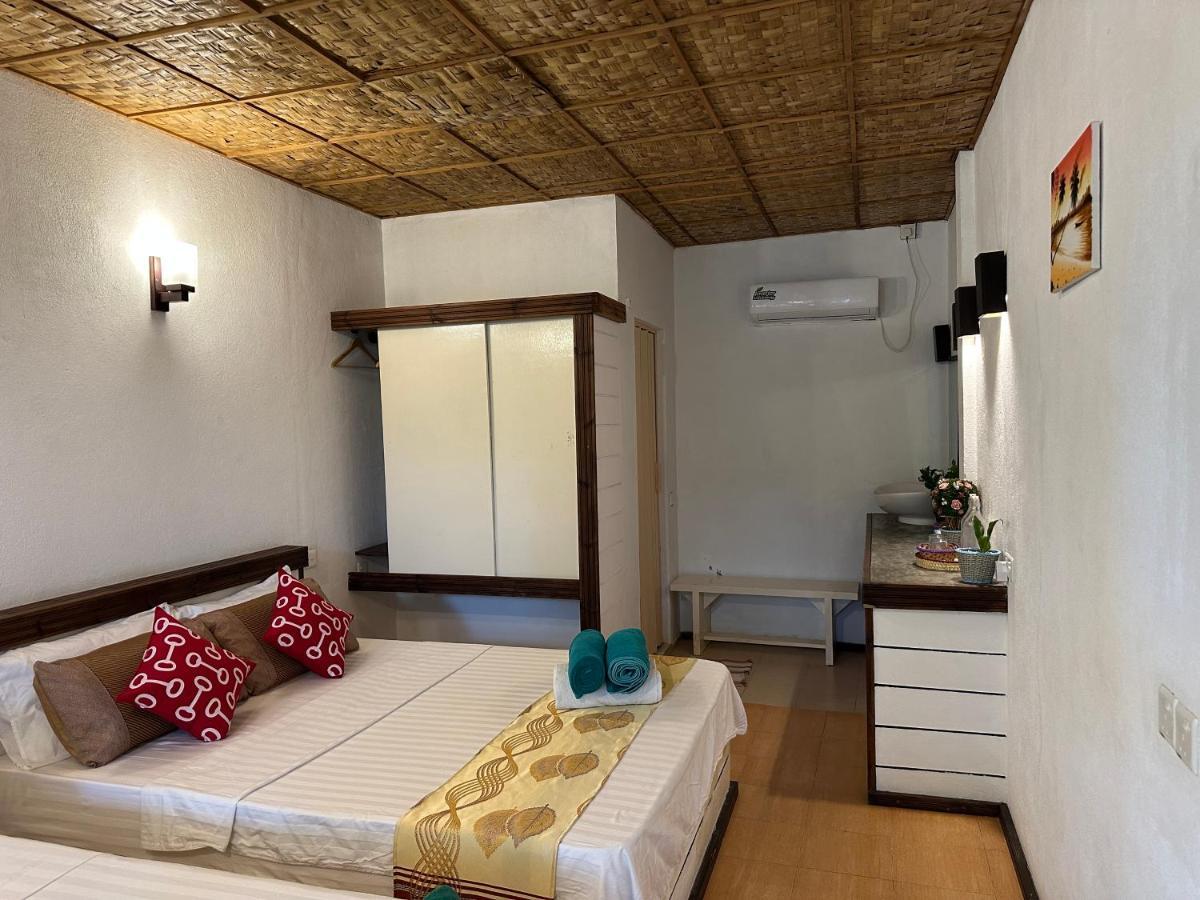 Dhiffushi Island Villa Exterior photo