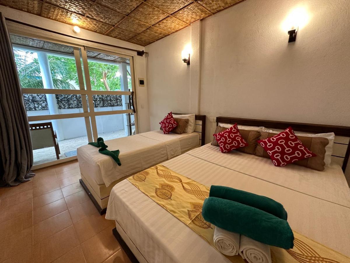 Dhiffushi Island Villa Exterior photo
