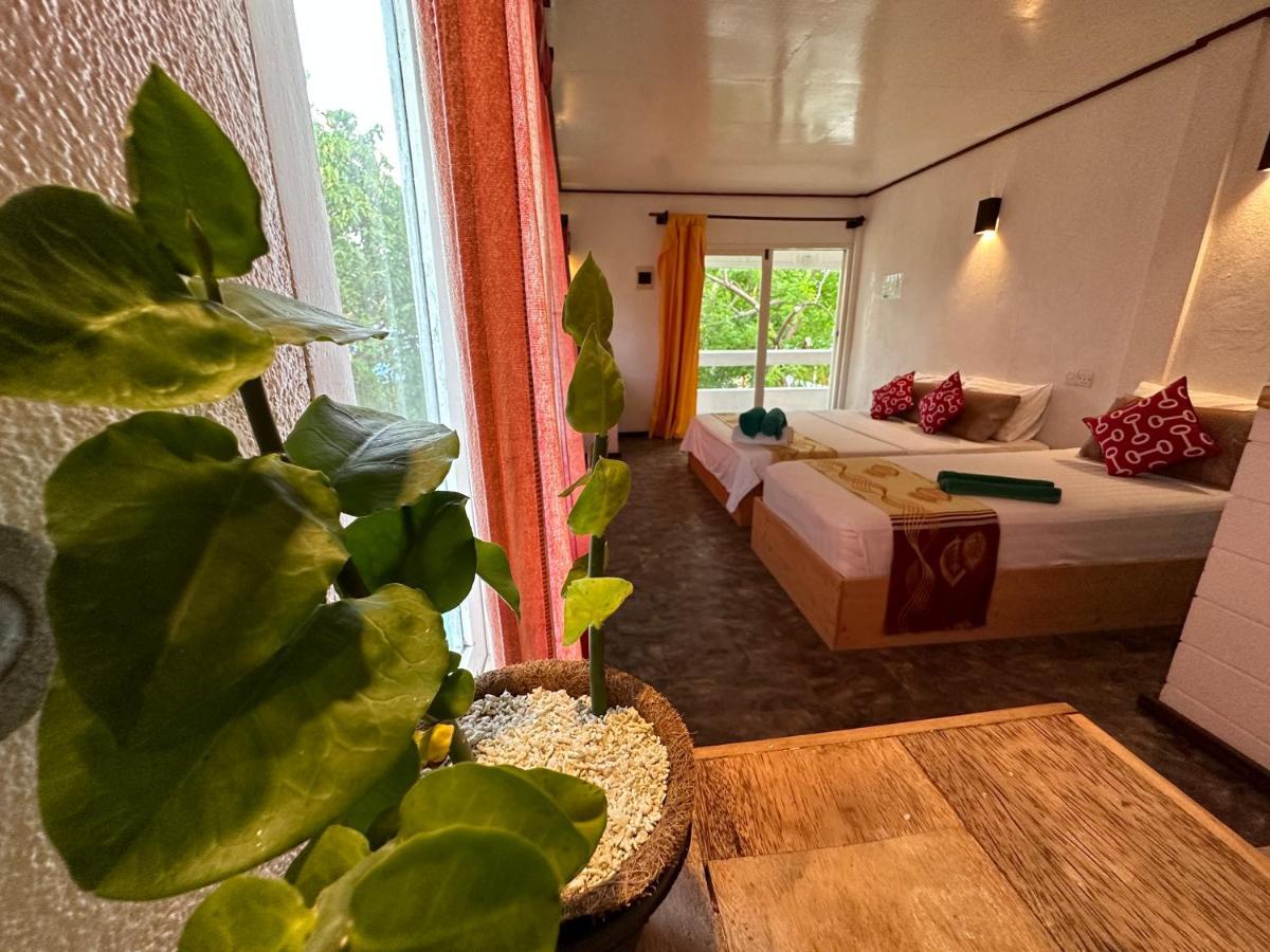 Dhiffushi Island Villa Exterior photo